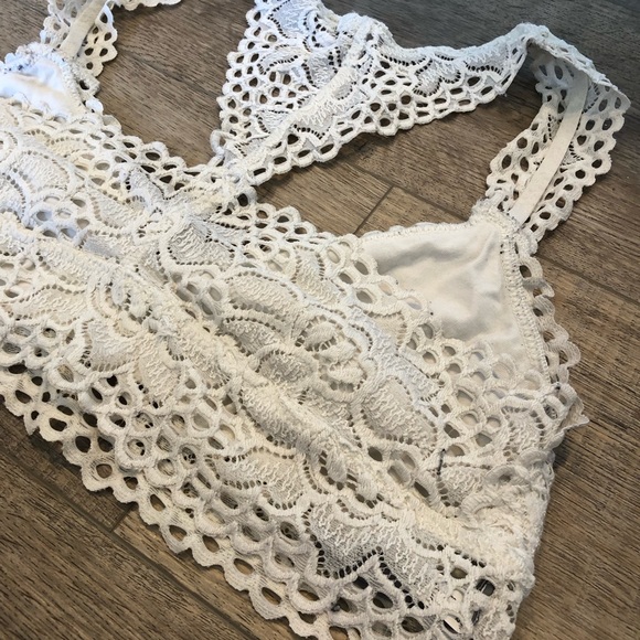 Like New Medium Aerie Bralette Bundle - Picture 10 of 10